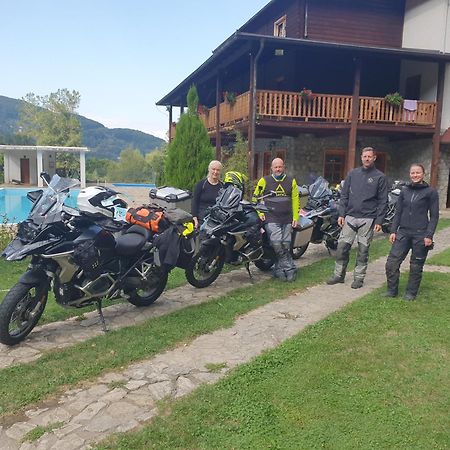 Гостевой дом Etno Selo Vrelo & Camping Беране Экстерьер фото
