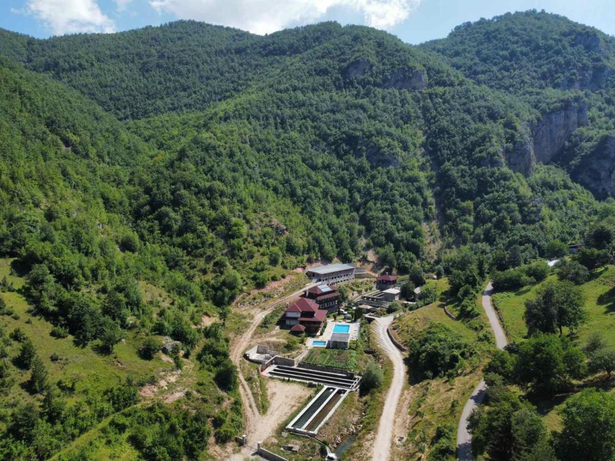 Гостевой дом Etno Selo Vrelo & Camping Беране Экстерьер фото