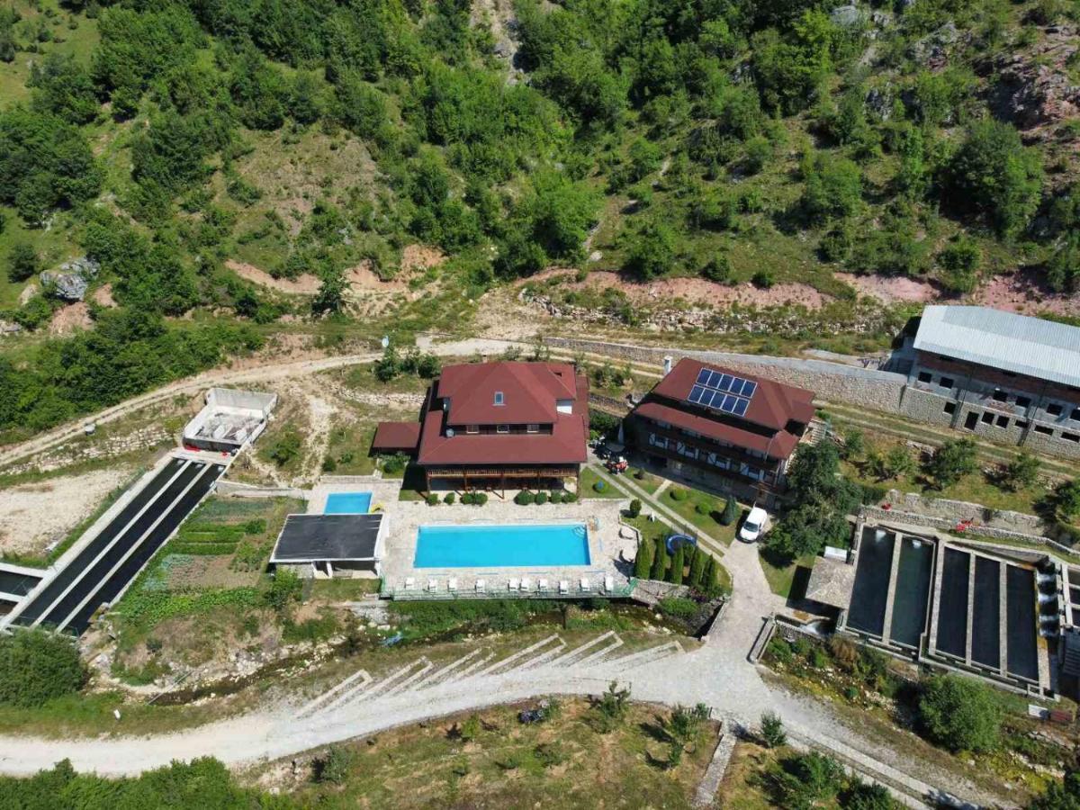 Гостевой дом Etno Selo Vrelo & Camping Беране Экстерьер фото