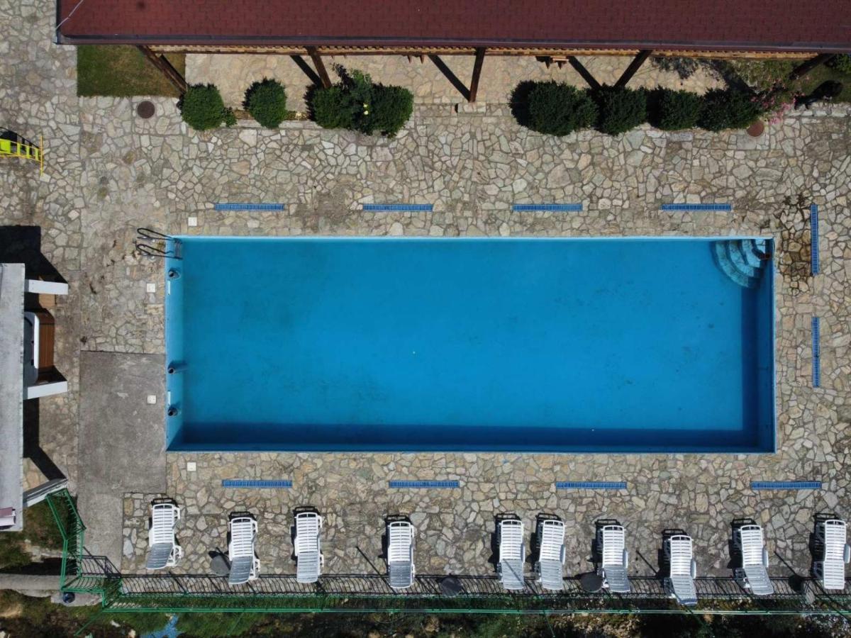 Гостевой дом Etno Selo Vrelo & Camping Беране Экстерьер фото