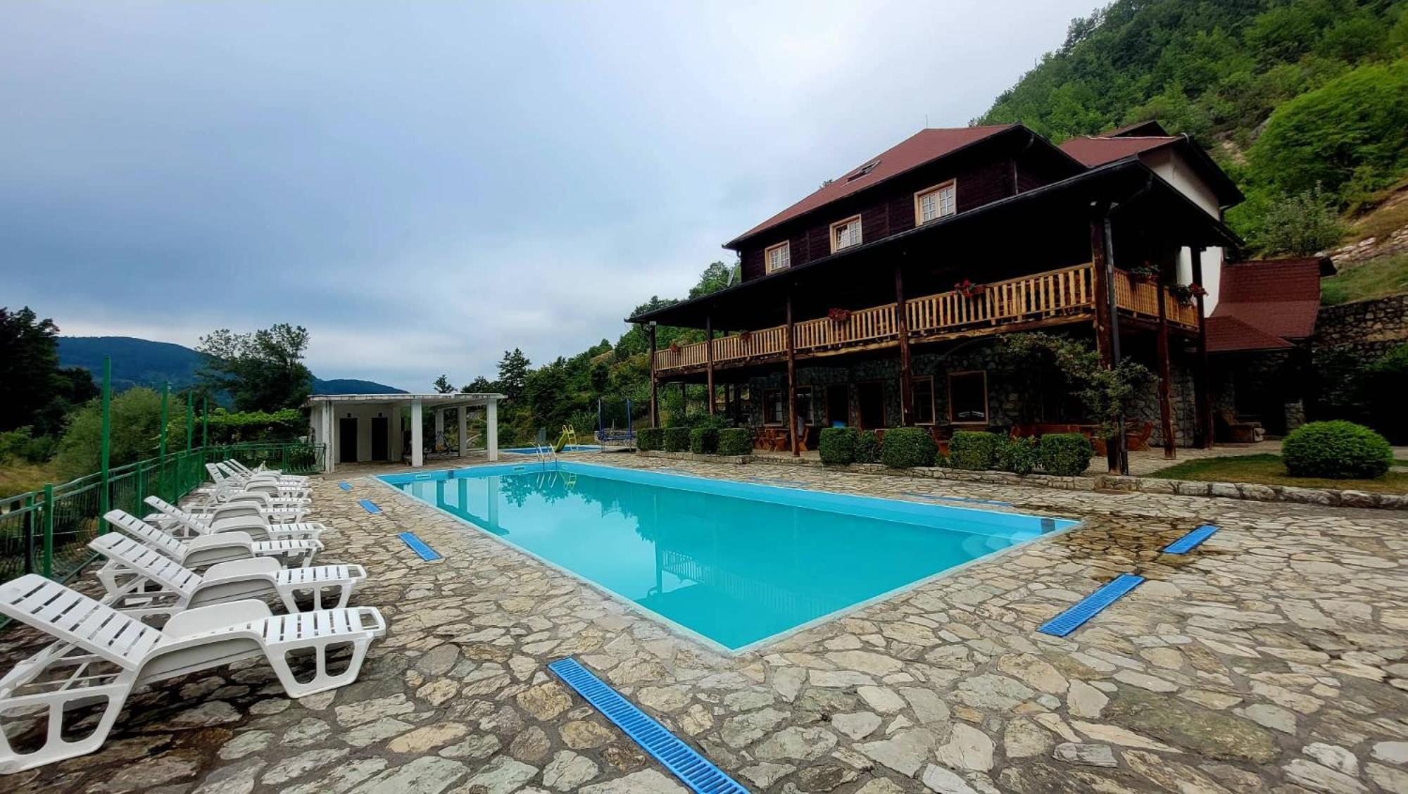 Гостевой дом Etno Selo Vrelo & Camping Беране Экстерьер фото