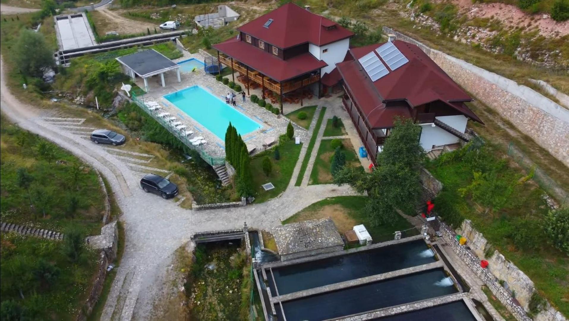 Гостевой дом Etno Selo Vrelo & Camping Беране Экстерьер фото