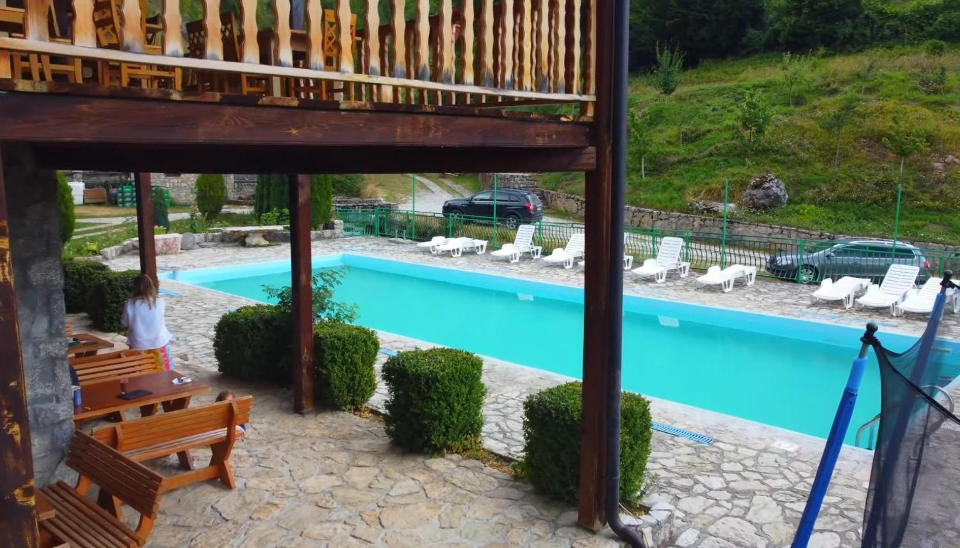 Гостевой дом Etno Selo Vrelo & Camping Беране Экстерьер фото