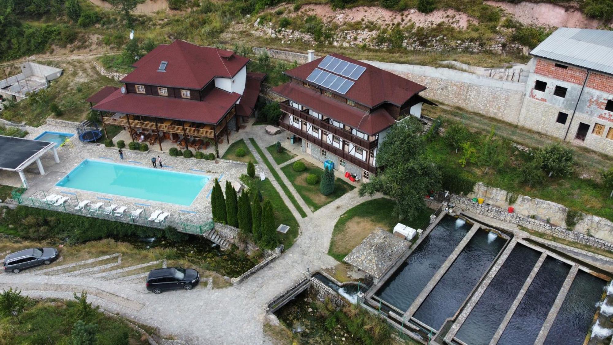 Гостевой дом Etno Selo Vrelo & Camping Беране Экстерьер фото