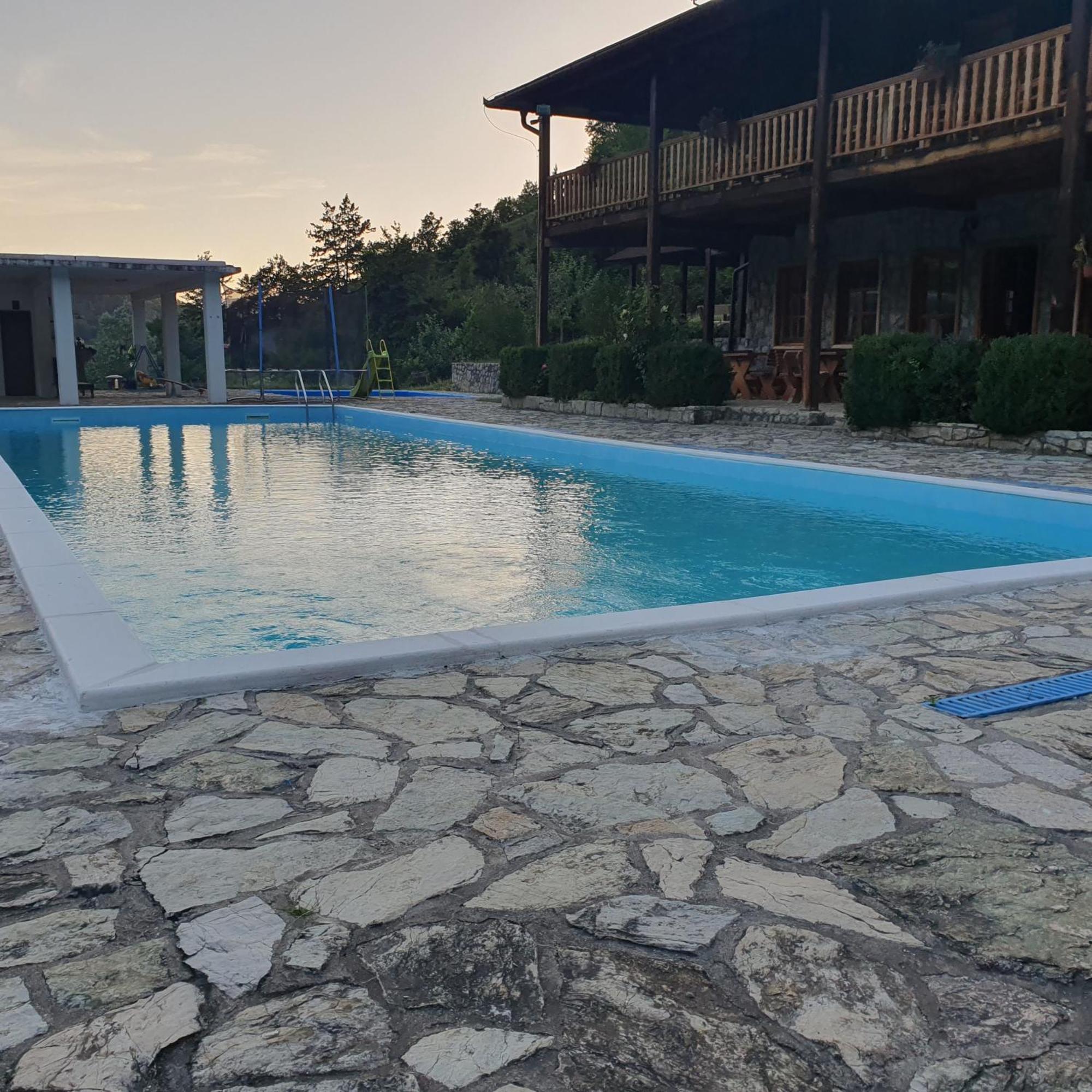Гостевой дом Etno Selo Vrelo & Camping Беране Экстерьер фото