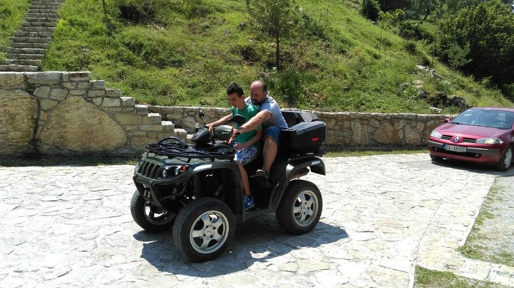 Гостевой дом Etno Selo Vrelo & Camping Беране Экстерьер фото