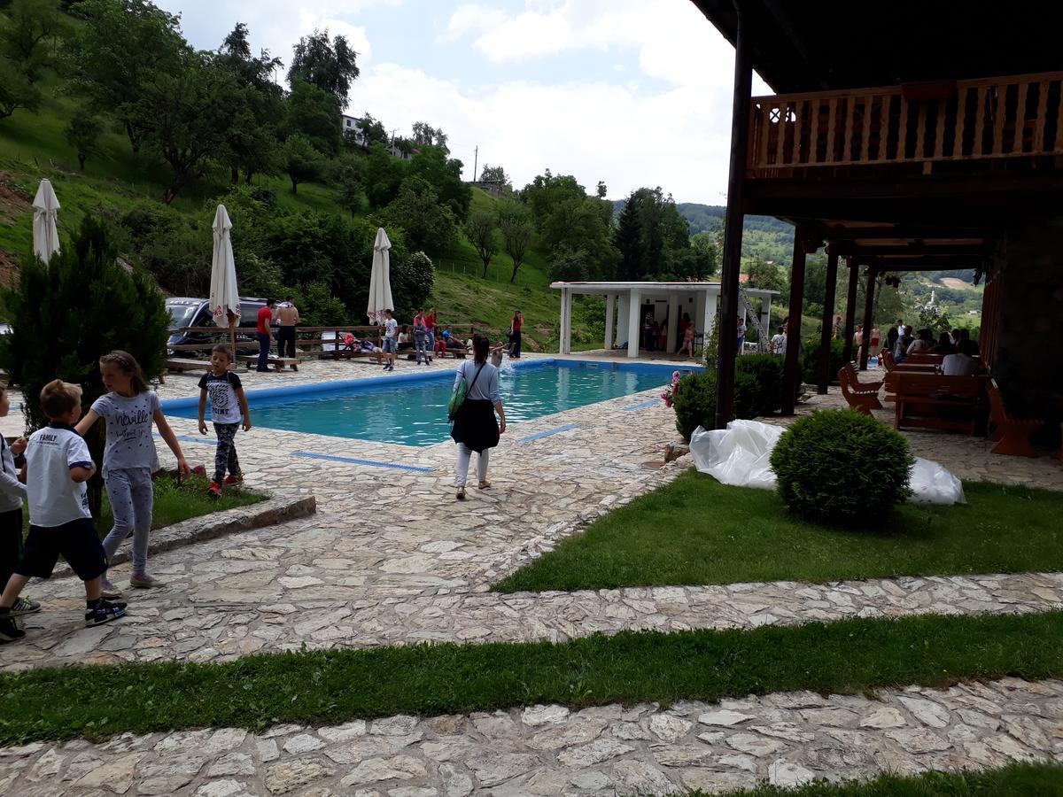 Гостевой дом Etno Selo Vrelo & Camping Беране Экстерьер фото