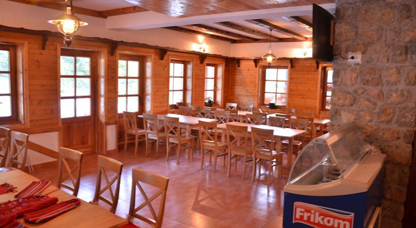 Гостевой дом Etno Selo Vrelo & Camping Беране Экстерьер фото